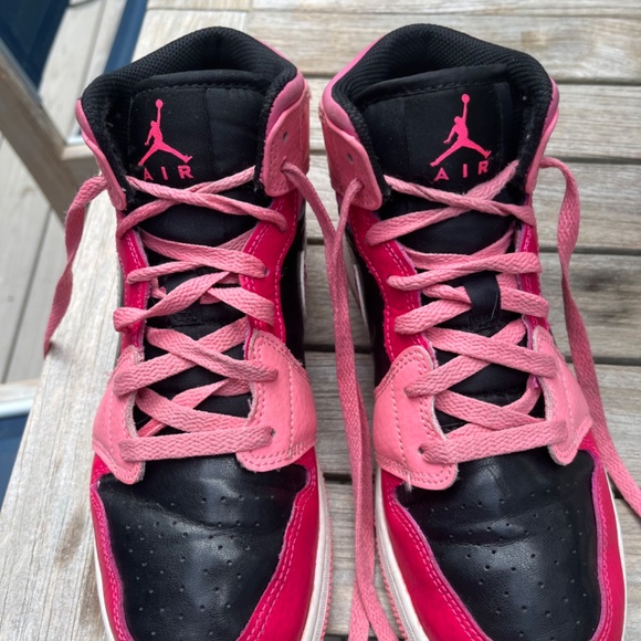 Air Jordan Mid 1 Youth Sneakers - Picture 3 of 5